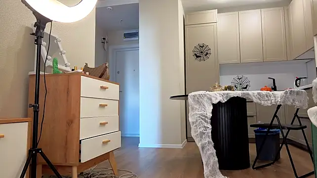 Erica_angel - a plug in the ass