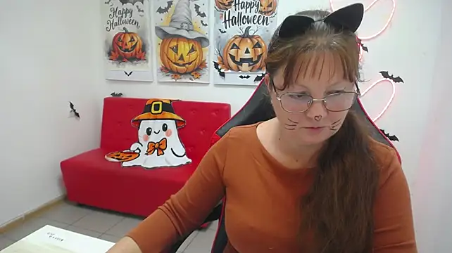VanessaHotts - I’ll put on sexy stockings for you.