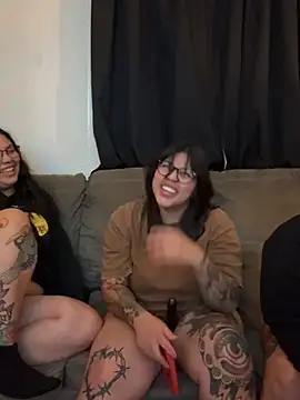 Miacanela_xo - Lick on one girl