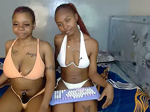 Royalcosmic - DOUBLE PENETRATION AND SUCK DILDO