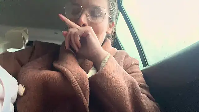 EmyLana - Squirt dehors