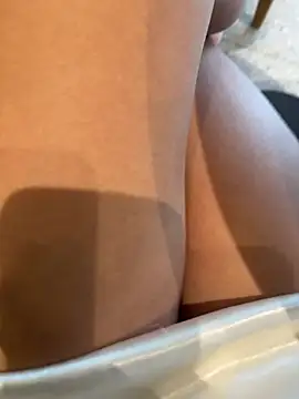 HoneyNana2000 - Let take off my underwear in the cafe😛