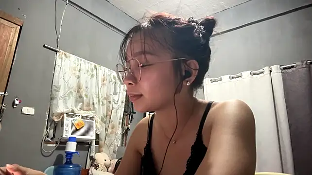 Theahotty12 - Flash my boobies