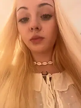 Badblondie - Tease my lips with tongue💋