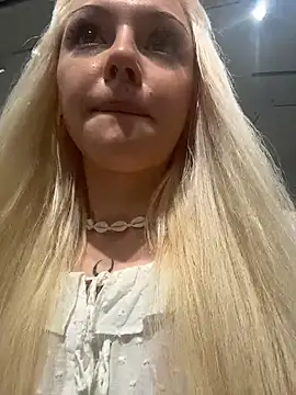 Badblondie - Tease my lips with tongue💋