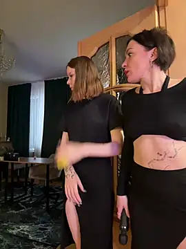 CherryBombs- - STRAPON BJ TOPLESS/HOT VID 5 LT/TOY CTRL