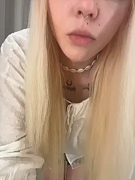 Badblondie - Tease my lips with tongue💋