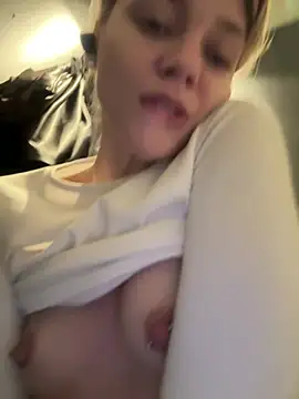 ValenciaShock - PLAY WITH MY PIERSING NIPPLES