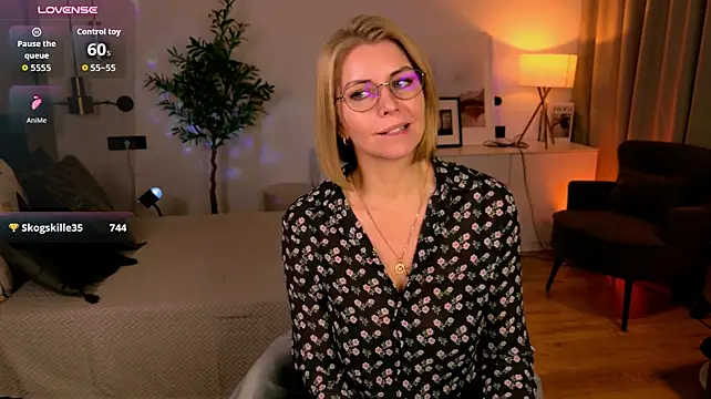 Annie_Light - tease you with shirt
