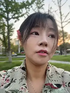 Bingbing6699 - 路边脱内衣性感揉胸
