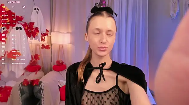 SweetVee - ❣️oil on my booty & 5 loud spanks