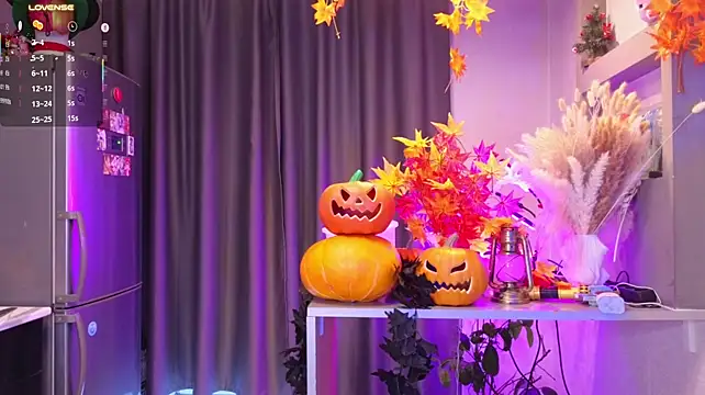 Hisoka_akerley - Massage my boobs close to cam 🎃😎💪