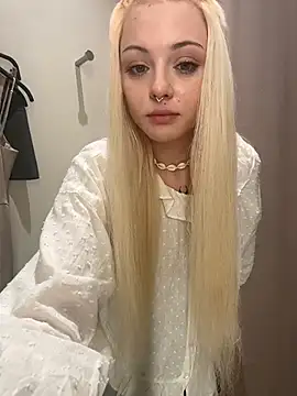 Badblondie - Tease my lips with tongue💋