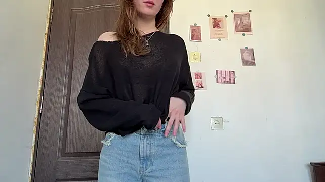 RolandeRohrs - Show my cute belly close up!🥰