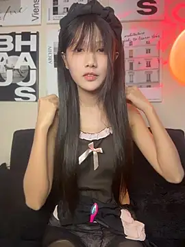 Xiaoxiao1001 - 脱内裤 小狗趴打屁股（ 用手挡着五分钟）