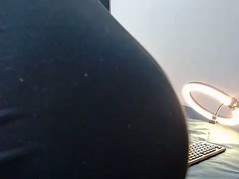 KinkyPetite18