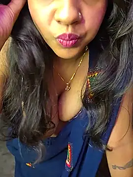 Curvy_BabyGirl - First Day, First Show!