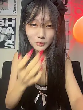 Xiaoxiao1001 - 脱内裤 小狗趴打屁股（ 用手挡着五分钟）