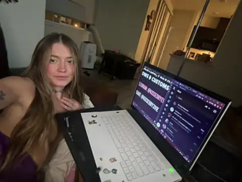Eviesquirts - Top comes off!