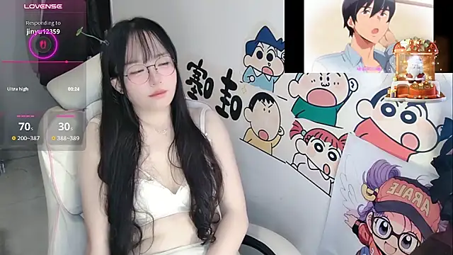 Angela-AMY - 气质美女三要素。胸小，话少，表情吊 脱光光留底裤