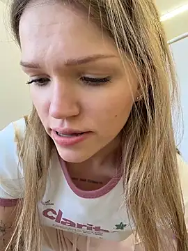 StreetSquirt - take off pants+slap booty loudly