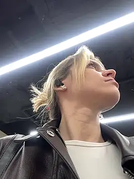 ValenciaShock - PLAY WITH MY PIERSING NIPPLES