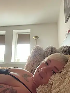 Bigboobiegirl90 - Heißes live Bild