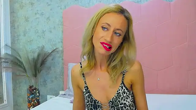 DeliaMArlow - Shake my naked boobs:X