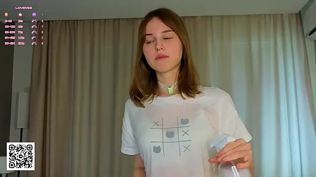 SunnySikarskie - Take off my bra, leaving my T-shirt on