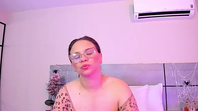 Mia_ambeeer - CHUPAR TETAS