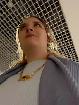 AdelRich - Show mybpussy in mall
