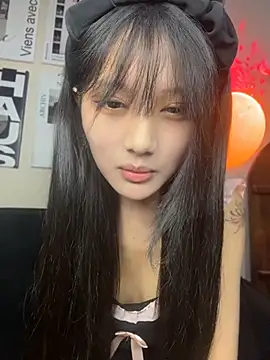 Xiaoxiao1001 - 脱内裤 小狗趴打屁股（ 用手挡着五分钟）