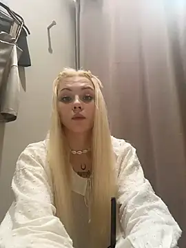 Badblondie - Tease my lips with tongue💋