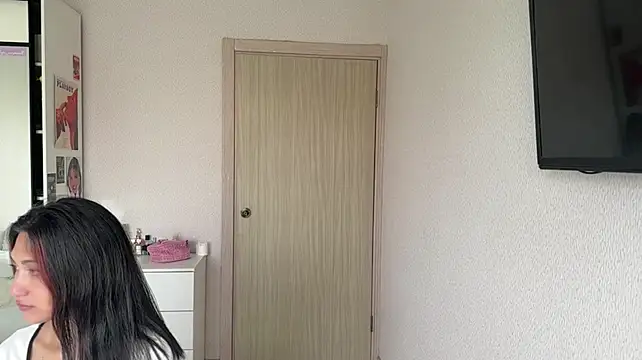 FatimaCarbonell - push me to the wall dancing style hehe