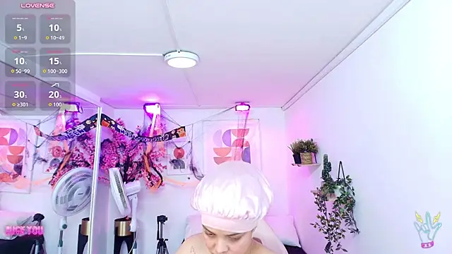 Maggy_t18 - PUT OIL IN MY BOOBS