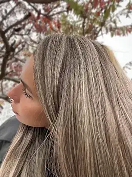 SandraCarter - Show ass in public park