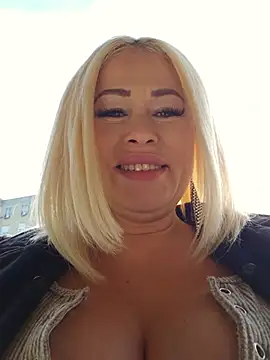 MILFBARBY - Make me squirt in public place