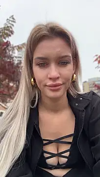 KikiWatson - Full naked in public 🔞😍