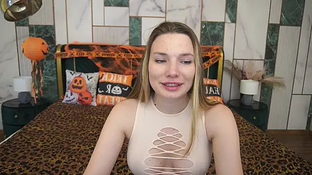 IceDanielles - Striptease
