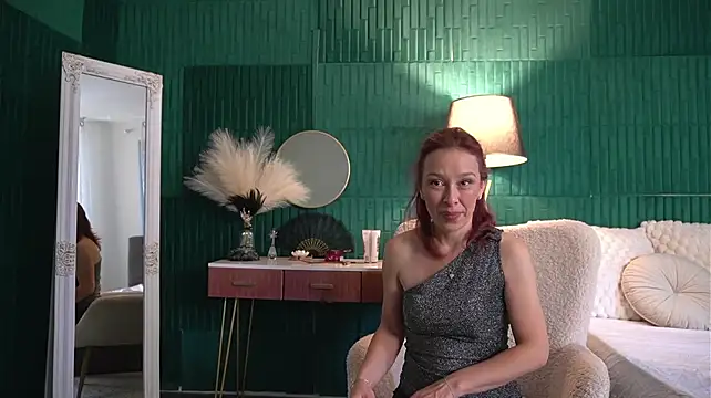 HaileyMoonn - 10 butt spanks
