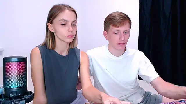 Juliaanddima - show ass doggy