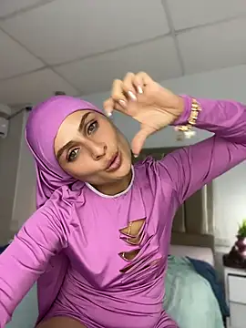 Aisha_k - sucking it while handcuffed