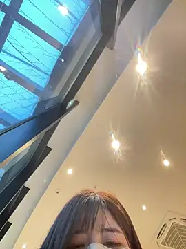 Xiao-mo520 - 美导老师下班兼职，咖啡厅偷玩小粉，刺激，敏感体质易失控，完成目标无内衣揉胸