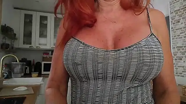 KizzyXx - change outfit to mini dress