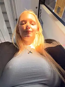 Elfi_InPublic - Camel toe+little tease pussy lips