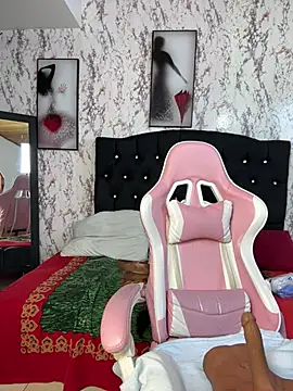 Larissa_Antonella - dildo in pussy