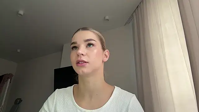 PickmeGirl - stretche a little