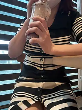 Meii-meyy - Naked squirt show