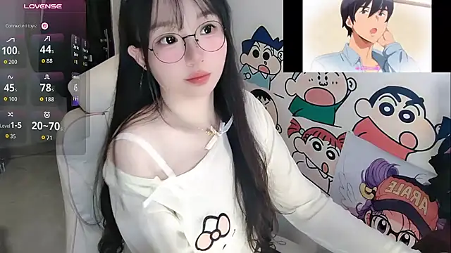 Angela-AMY - 气质美女三要素。胸小，话少，表情吊 脱光光留底裤
