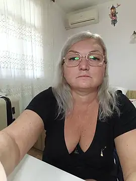 SWEETTbitch - Topless 2 minutes